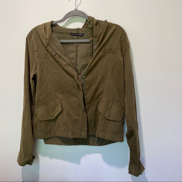 Brandy Melville Jackets & Blazers - 💖!! LAST CHANCE!!! 
Brandy Melville Army Green Jacket